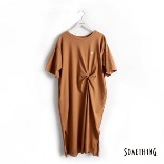 【SOMETHING】女裝 長版扭摺短袖上衣(褐色)
