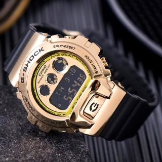 【CASIO 卡西歐】G-SHOCK 街頭嘻哈風耐衝擊數位腕錶/黑x金IP框(GM-6900G-9)