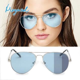 【MEGASOL】寶麗萊UV400時尚女款銀框偏光太陽眼鏡變色墨鏡(感光智能變色藍片全天候適用-BSBU3025)