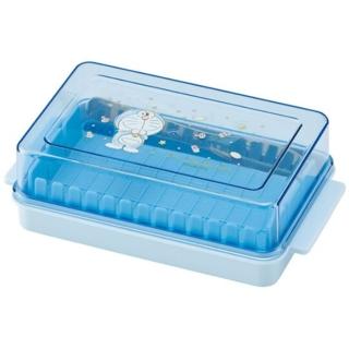 【小禮堂】哆啦A夢 日本製 方形奶油塊保鮮盒 附鐵叉 奶油切割盒 奶油盒 保鮮盒 《藍 眨眼》