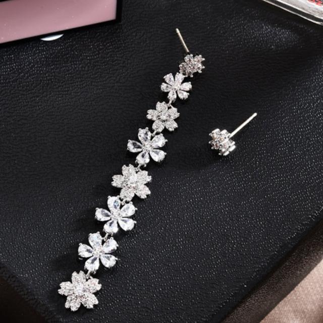 【Jpqueen】花朵不對稱珍珠耳環(銀色)