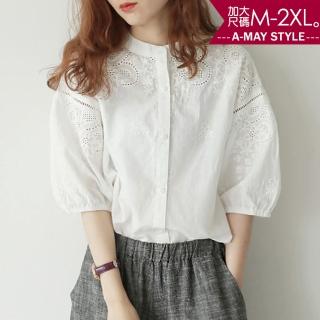 【艾美時尚】現貨 中大尺碼女裝 上衣 日系簡約刺繡感五分袖純棉襯衫。M-2XL(白)