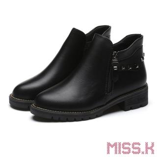 【MISS.K】個性龐克風鉚釘釦飾百搭粗跟短靴(黑)