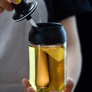 【PS Mall】油刷密封罐 250ML 油鹽醬醋 玻璃壺 調味罐 勺蓋一體 調味瓶 2入(J2436)