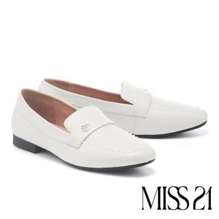 【MISS 21】精緻珍珠LOGO釦方頭樂福低跟鞋(白)