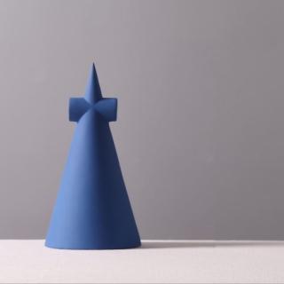 【JEN】北歐陶瓷創意幾何設計桌面擺飾居家裝飾高31cm(圓錐藍)
