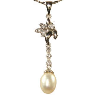 【小樂珠寶】葉子閃亮亮天然淡水珍珠養珠項鍊(不可錯過的甜美單品)