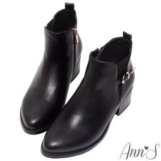 【Ann’S】蘊藏氣質-金色扣帶側邊鬆緊造型粗跟短靴5cm(黑)