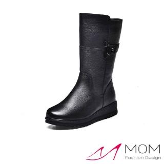 【MOM】真皮中筒靴 坡跟中筒靴/真皮頭層牛皮極簡皮帶釦飾造型舒適坡跟中筒靴(黑)