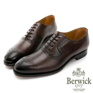 【GEORGE 喬治皮鞋】Berwick 西班牙進口-固特異工藝徽章雕花鞍部牛津鞋 -深咖 835025KM-21