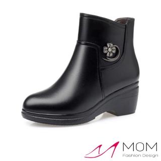 【MOM】真皮短靴 坡跟短靴/真皮細緻牛皮水鑽花朵造型舒適坡跟短靴(黑)