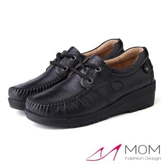 【MOM】全真皮頭層牛皮手縫車線造型時尚坡跟休閒鞋(黑)