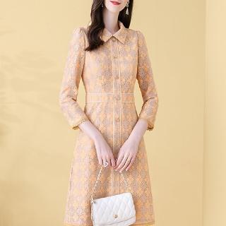 【FQ 時尚天后】翻領排釦橘黃花窗蕾絲洋裝(S-2XL)