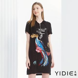 【YIDIE 衣蝶】連帽抽繩女伶圖案短洋裝-黑