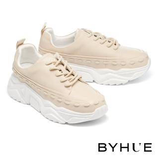 【BYHUE】簡約率性LOGO牛皮鞋繩穿帶裝飾厚底軟芯休閒鞋(米)