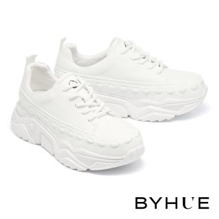 【BYHUE】簡約率性LOGO牛皮鞋繩穿帶裝飾厚底軟芯休閒鞋(白)