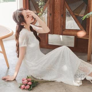 【OB 嚴選】婚禮穿搭韓系女神蕾絲雕花V領邊花長洋裝 《DA7910》
