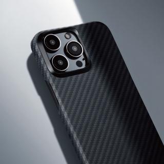 【PITAKA】iPhone15 ProMax 航太纖維磁吸手機殼黑灰款(21g 全球最薄 MagSafe)