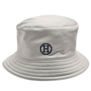 【Hermes 愛馬仕】經典Fred H Circle H LOGO男士漁夫帽(灰色H231048N-GRAY)