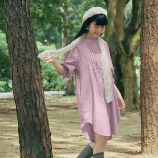 【OB 嚴選】寬鬆純棉緹花織紋荷葉鬆緊七分袖排釦洋裝 《DA9918》