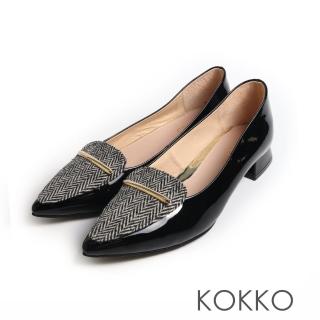 【KOKKO 集團】簡約金飾扣尖頭低跟印花漆皮包鞋(黑色)