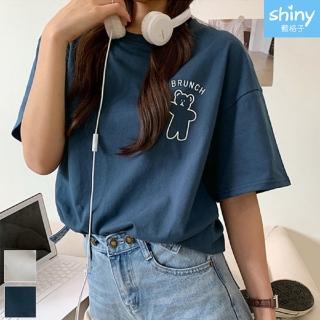 【Shiny 藍格子】小熊字母印花圓領短袖上衣 V3520 現+預(女裝 T恤)