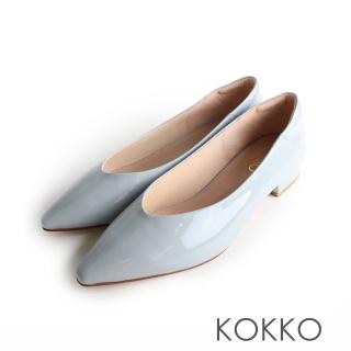 【KOKKO 集團】素面簡約V型漆皮舒弧低跟包鞋(灰藍色)