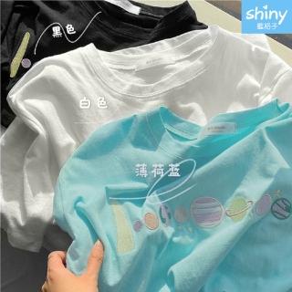 【Shiny 藍格子】圓領刺繡寬鬆短袖T恤上衣 V3369 現+預(女裝)
