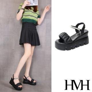 【HMH】坡跟涼鞋 厚底涼鞋 一字涼鞋/個性抓褶一字珍珠綴飾坡跟厚底涼鞋(黑)