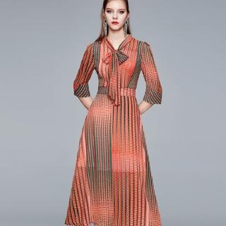 【a la mode 艾拉摩兒】螢光漸層線條波紋五分袖長洋裝(兩色/S-3XL)