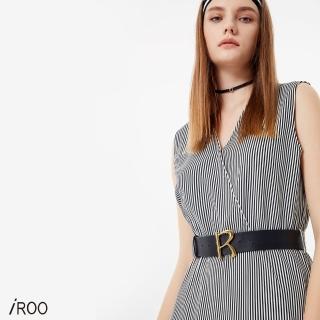 【iROO】顯瘦V領直條紋開岔洋裝