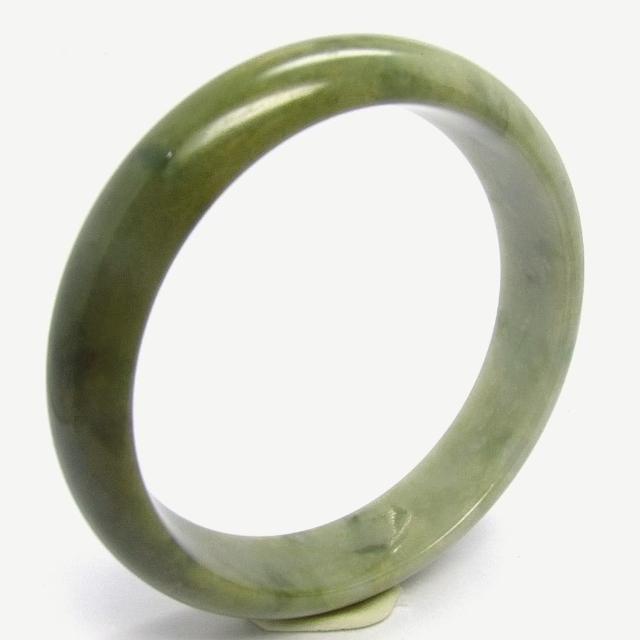 【小樂珠寶】翡翠手鐲半山水橄欖綠天然A貨(手圍17.6號 內徑55.5mm V618)