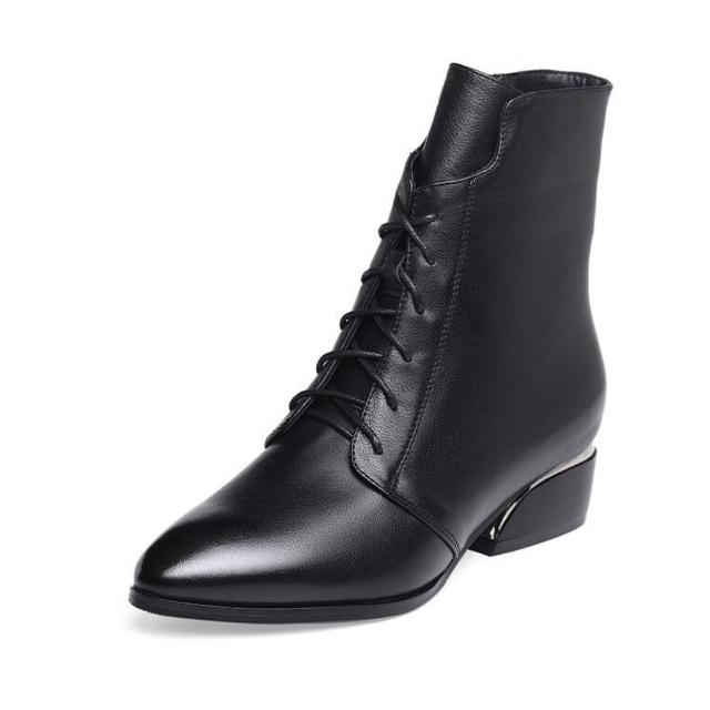 【JP Queen New York】時尚綁帶尖頭粗跟女款短靴(黑色)