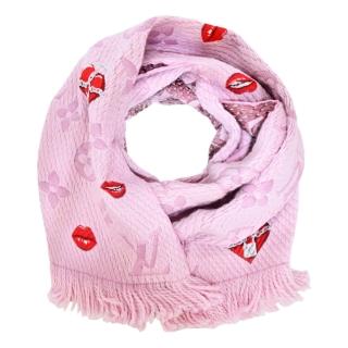 【Louis Vuitton 路易威登】M76178 Logomania Lucky Monogram 心型紅唇羊毛圍巾(芭蕾粉)