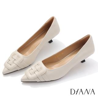 【DIANA】4 cm質感羊皮俐落皮帶編織設計尖頭低跟鞋(牛奶)