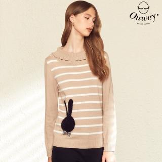 【OUWEY 歐薇】俏皮小兔造型荷葉領條紋針織上衣(卡其色；S-L；3223065039)