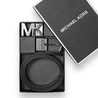 【Michael Kors】專櫃禮盒版 MK 男生 皮帶 緹花LOGO 黑灰滿版x素面黑色 雙扣頭禮盒 腰帶