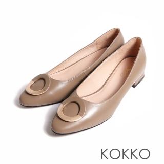 【KOKKO 集團】KOKKO拼接圓形金屬飾釦微彎折低跟鞋棉羊皮(駝綠色)