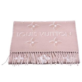 【Louis Vuitton 路易威登】M78237經典Essential Shine Monogram金絲圖案羊毛流蘇圍巾(粉紅色)