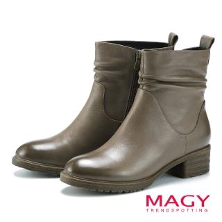 【MAGY】真皮皺摺素面粗低跟短靴(灰色)