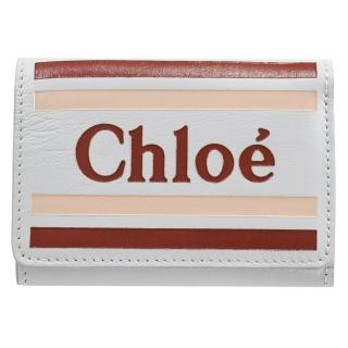【Chloe’ 蔻依】品牌英文LOGO條紋小牛皮三折小零錢短夾(白)