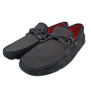 【TOD’S】聯名FERRARI麂皮綁帶手工豆豆鞋(黑XRM0XB0U520RE0B999)