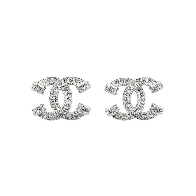 【CHANEL 香奈兒】CHANEL CC LOGO金屬鑲鑽設計穿式耳環(銀)