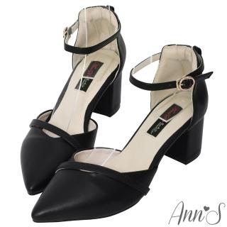 【Ann’S】柔美心動-造型斜帶顯瘦繞踝粗跟寬楦尖頭鞋5.5cm(黑)
