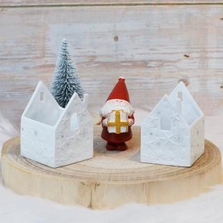 【YU Living 信歐傢居】日本進口 聖誕白瓷迷你小屋裝飾燭台 2吋高(白色/桌上擺飾 聖誕裝飾)