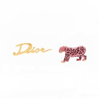 【Dior 迪奧】D-Charms Pop 不對稱粉色花豹+文字logo耳環(金色)