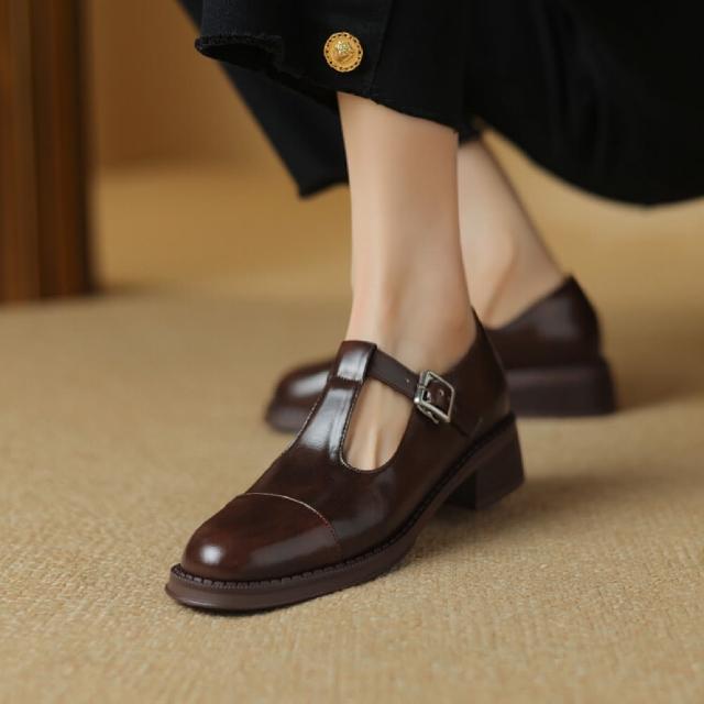 【WYPEX】現貨+預購 圓頭真皮簍空瑪莉珍女鞋 低跟復古小皮鞋(2色)