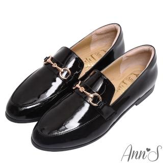 【Ann’S】經典風格-柔軟羊皮金釦平底樂福鞋-版型偏大(漆皮黑)