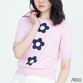 【iROO】粉色合身花朵女人針織五分袖上衣