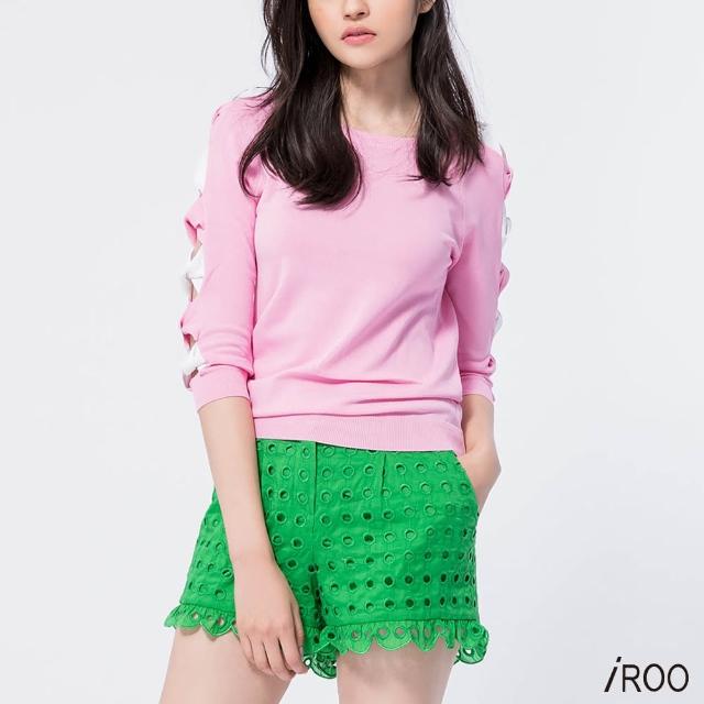 【iROO】粉白變化立體鏤空袖針織上衣